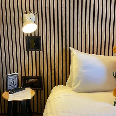 Hotel The 2*