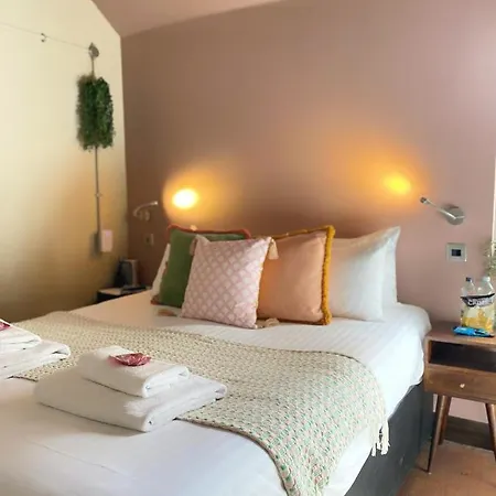 Hotel The 2*