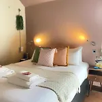 Hotel The 2*