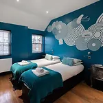 Hotel The 2*