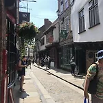 The 2* York